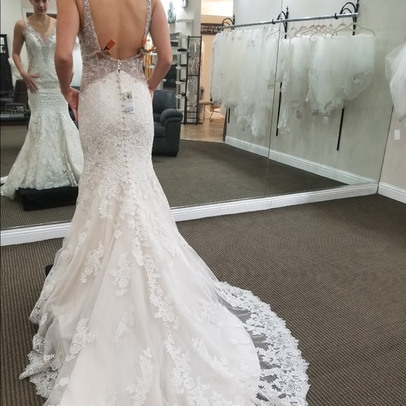 BRAND NEW WEDDING DRESS - Picture 1 of 4